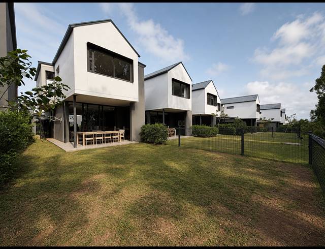 3 BEDROOM APARTMENT FOR SALE IN SHEFFIELD BEACH